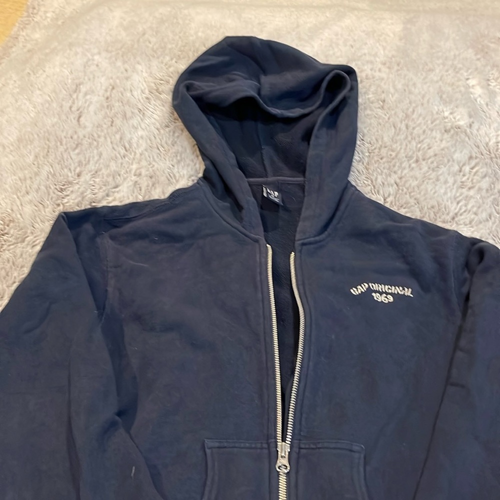 Women’s medium Gap zip hoodie